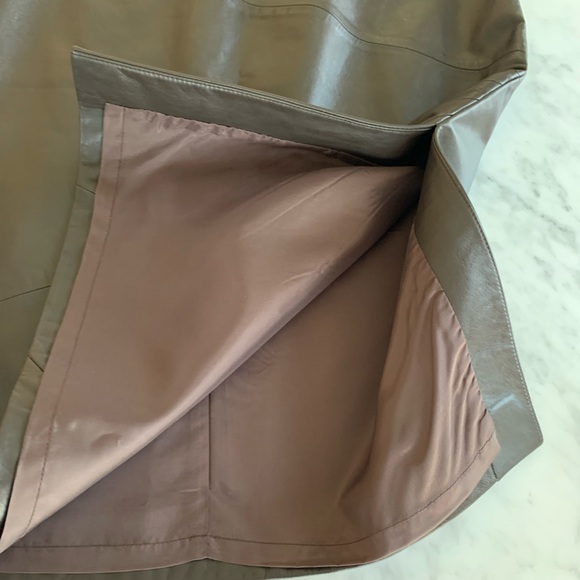 Brown leather pencil skirt with side slit, smooth waist line, a classic size 10 - Picture 6 of 13